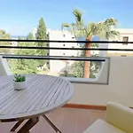 Seaview - 10 Min. Beach, Private Condo, Pool, Grill & Free Parking 公寓 阿尔布费拉