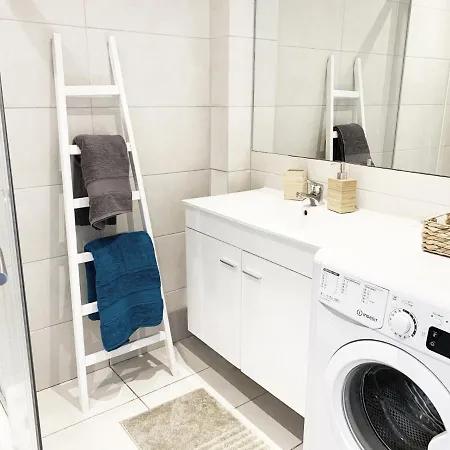 Апартаменти Seaview - 10 Min. Beach, Private Condo, Pool, Grill & Free Parking