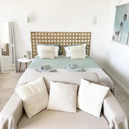 Seaview - 10 Min. Beach, Private Condo, Pool, Grill & Free Parking Daire