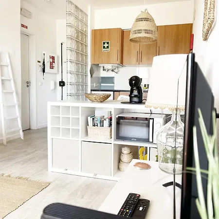 Апартаменти Seaview - 10 Min. Beach, Private Condo, Pool, Grill & Free Parking Албуфейра