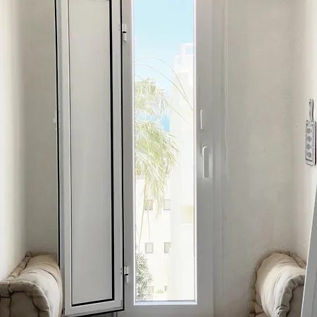 Seaview - 10 Min. Beach, Private Condo, Pool, Grill & Free Parking