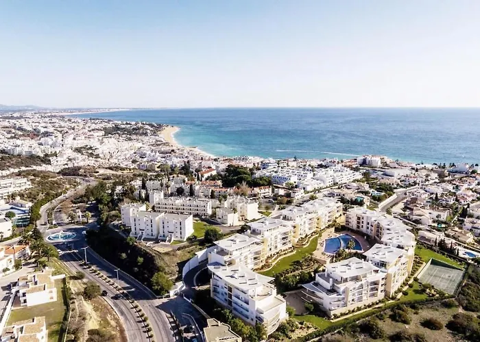 Апартаменти Seaview - 10 Min. Beach, Private Condo, Pool, Grill & Free Parking