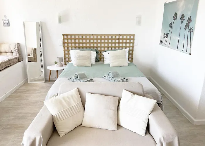 Seaview - 10 Min. Beach, Private Condo, Pool, Grill & Free Parking Апартаменти