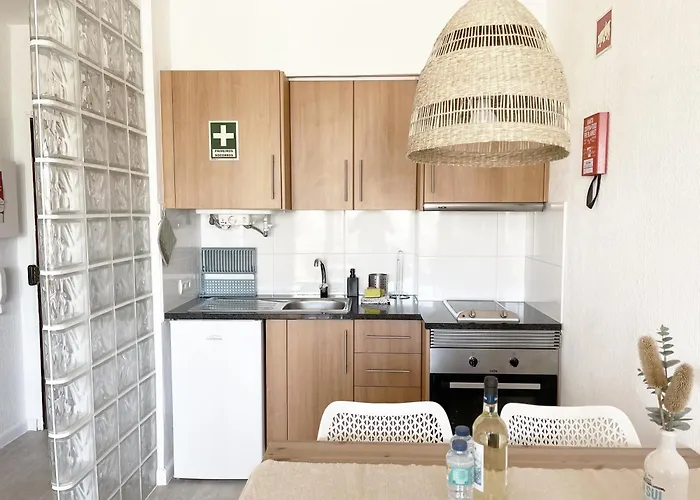 Seaview - 10 Min. Beach, Private Condo, Pool, Grill & Free Parking