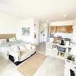 Апартаменти Seaview - 10 Min. Beach, Private Condo, Pool, Grill & Free Parking Албуфейра