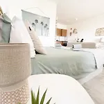 Seaview - 10 Min. Beach, Private Condo, Pool, Grill & Free Parking Apartmán *
